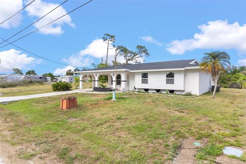 3552 Middletown St, PORT CHARLOTTE, FL, 33952-8422 | Card Image