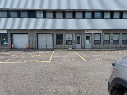 d8-2285 St Laurent Blvd, Ottawa, ON, K1G4Z7 | Card Image