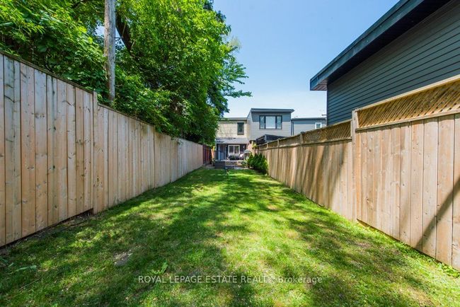 2311 Gerrard St E, House attached with 3 bedrooms, 2 bathrooms and null parking in Toronto ON | Image 33