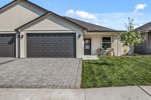 2521 S 47th Ave, Yakima, WA, 98903-1379 | Card Image