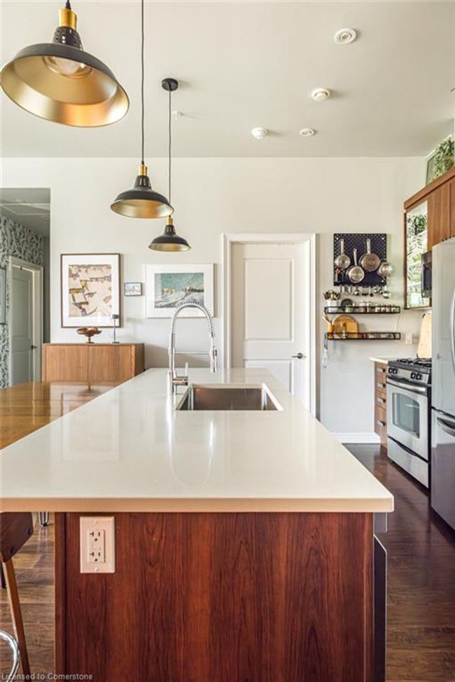 201 - 50 Murray St W, House attached with 2 bedrooms, 1 bathrooms and 1 parking in Hamilton ON | Image 10