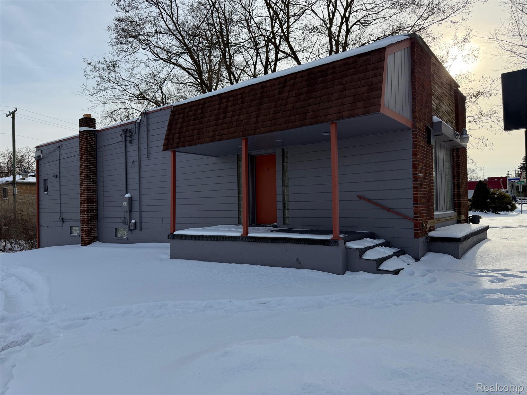 Commercial Sale in Pontiac 2