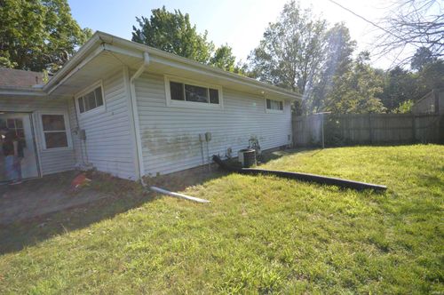 104 South St, Walkerton, IN, 46574-1318 | Card Image