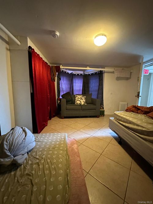 110 Beech St, Yonkers, NY, 10701-4057 | Card Image