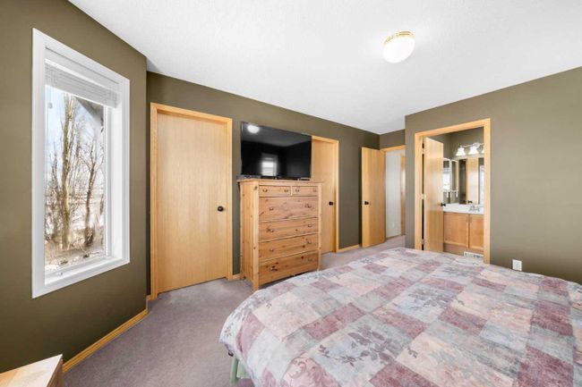 63 Hidden Ranch Close Nw, Home with 3 bedrooms, 2 bathrooms and 4 parking in Calgary AB | Image 24