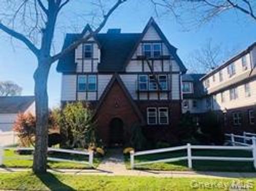 c4-50 The Cres, Babylon, NY, 11702 | Card Image
