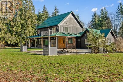 571 Holiday Rd, House other with 3 bedrooms, 3 bathrooms and 8 parking in Fanny Bay BC | Image 2