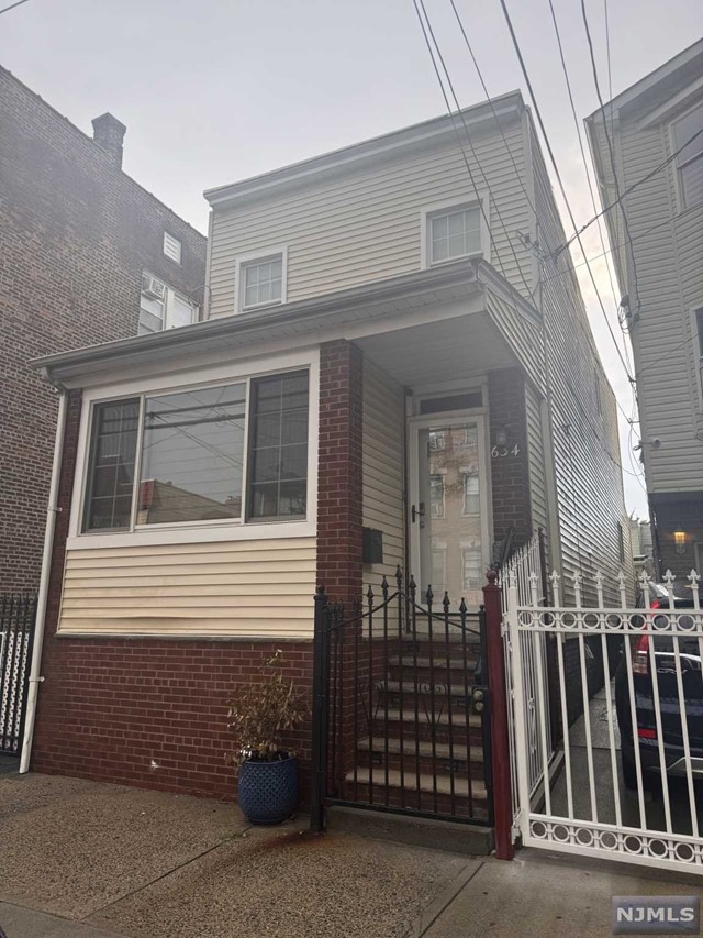 6th St, Newark, NJ 07107