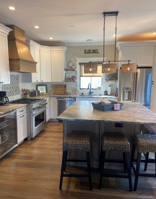 224 Wilmot Rd, Ocean Beach, NY, 11770-2051 | Card Image