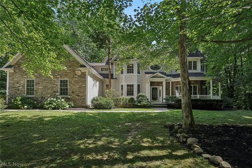 10685 Robert Ln, Chagrin Falls, OH, 44023-5535 | Card Image