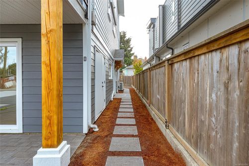 d-2235 Shelbourne St, Victoria, BC, V8R4L2 | Card Image