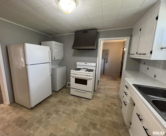 700 Willow St, House other with 2 bedrooms, 1 bathrooms and null parking in Kewanee IL | Image 11