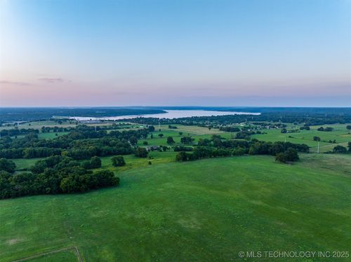 57 E 560 Rd, Locust Grove, OK, 74352 | Card Image