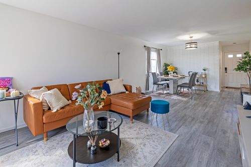 39-39 Lance Cir, Bridgeport, CT, 06606-1050 | Card Image