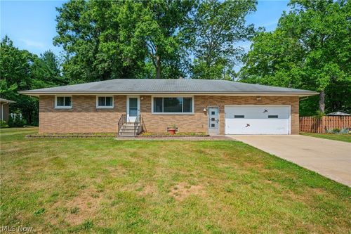 8382 Royalhaven Dr, North Royalton, OH, 44133-1616 | Card Image