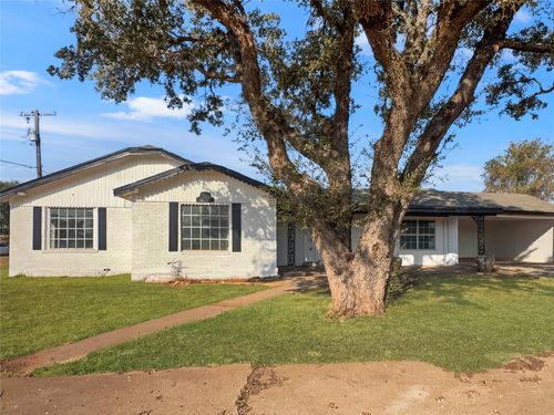 1201 Hickory St, Sweetwater, TX, 79556-2904 | Card Image