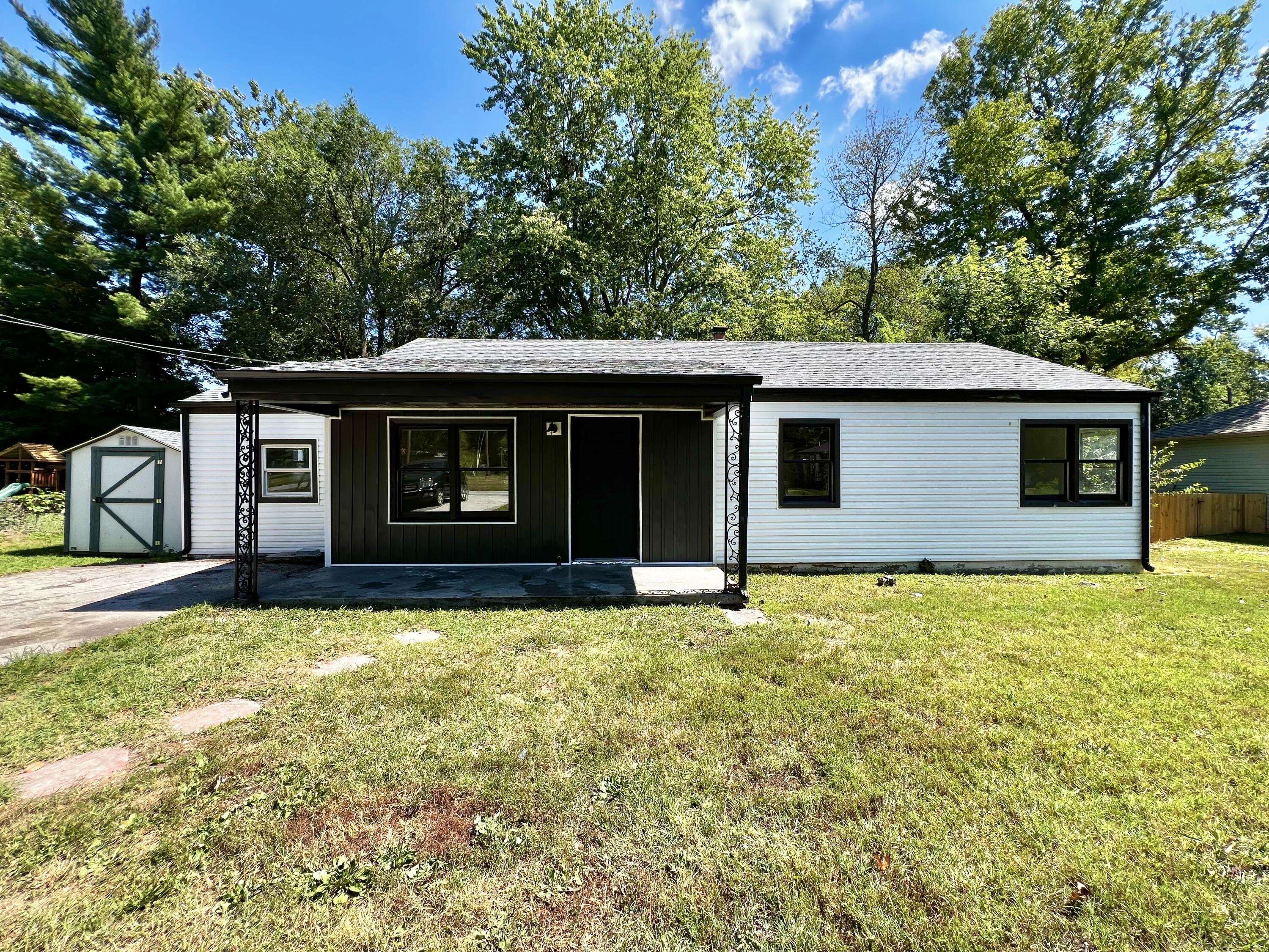 Lone Pine Ave, Springfield, MO 65804