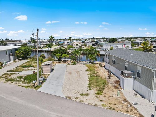 3832 Blueberry Ln, SAINT JAMES CITY, FL, 33956-2285 | Card Image