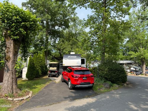 149-4229 E Parkway, Gatlinburg, TN, 37738-6427 | Card Image