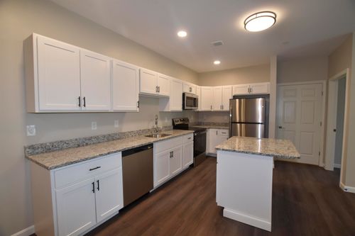 101-217 Rockingham Rd, Londonderry, NH, 03053-2110 | Card Image