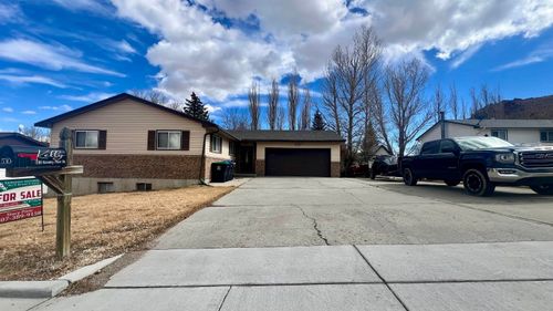 530 Knotty Pine St, Green River, WY, 82935-4942 | Card Image