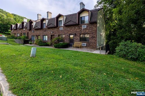 35 Great Gorge Terrace, Vernon, NJ, 07462 | Card Image