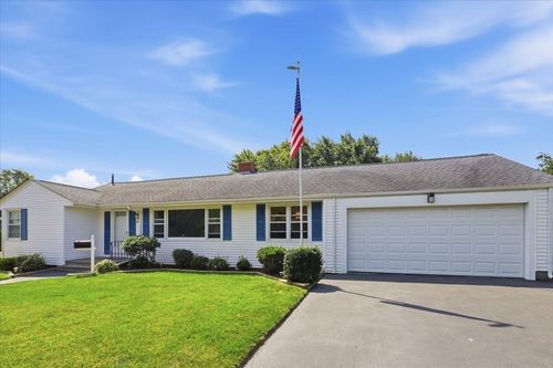 18 Picard Ct, Swansea, MA, 02777-2706 | Card Image
