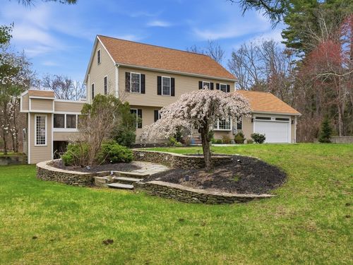 109 Gould Rd, Andover, MA, 01810-5226 | Card Image