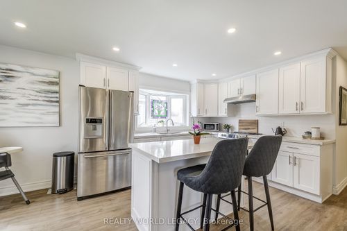 183 Nash Rd N, Hamilton, ON, L8H2P8 | Card Image