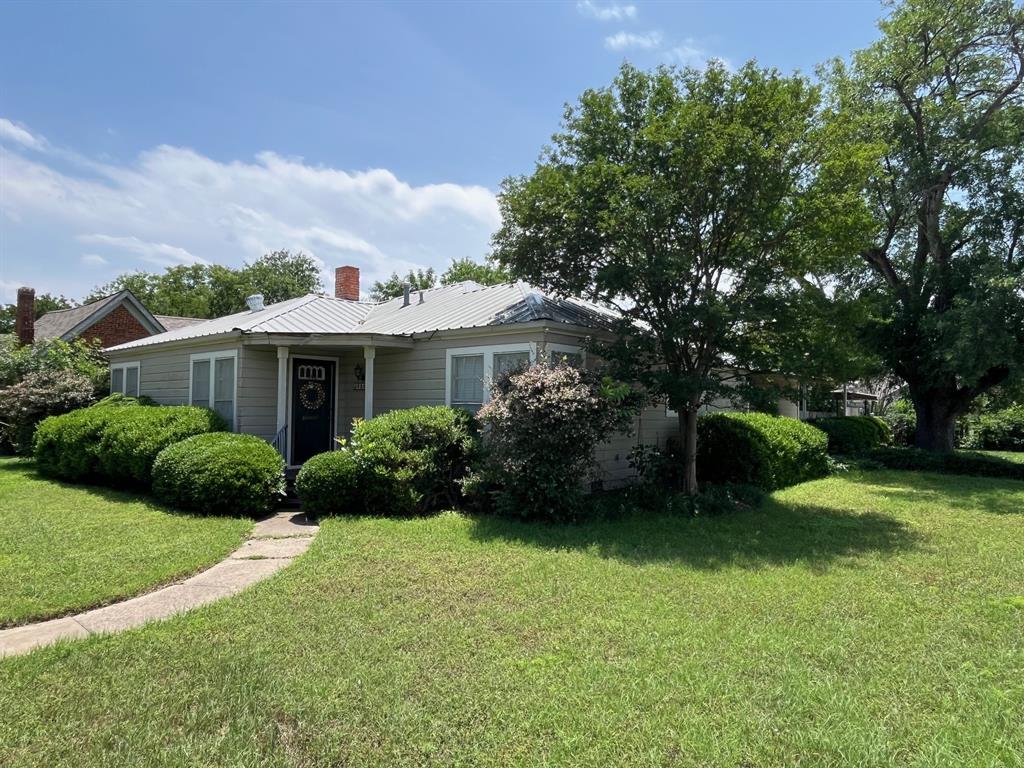 Durham Ave, Brownwood, TX 76801