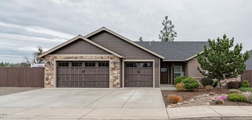 217 White Oak Way, Shady Cove, OR, 97539-8000 | Card Image