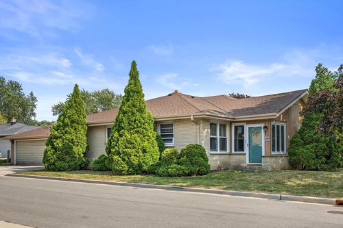 4004-4002 S 91st Place, Greenfield, WI, 53228 | Card Image