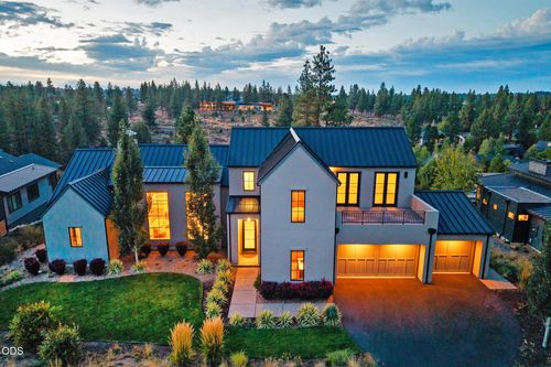 61901 Hosmer Lake Dr, Bend, OR, 97702-3771 | Card Image