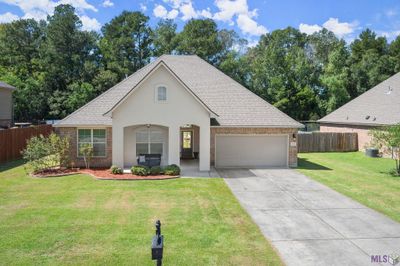 37019 Oak Haven Dr, House other with 4 bedrooms, 2 bathrooms and null parking in Denham Springs LA | Image 1