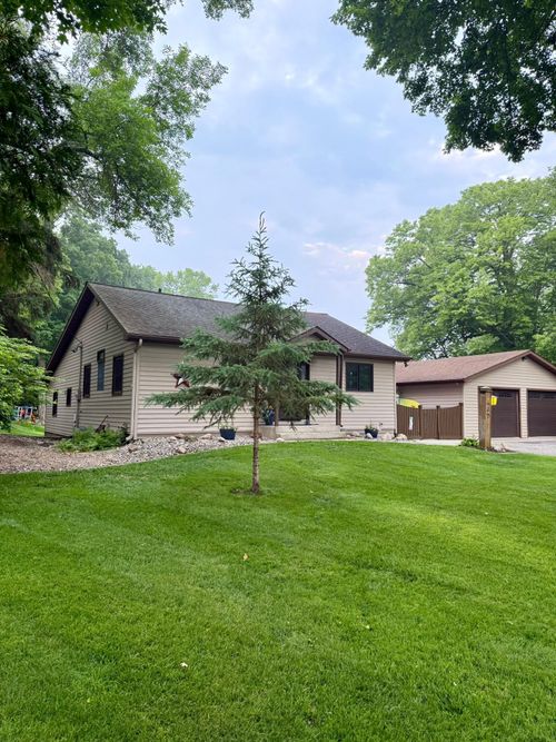 425 Shorewood Dr, Detroit Lakes, MN, 56501-4605 | Card Image