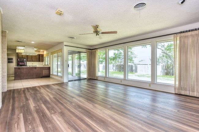 Family Room/Breakfast Area | Image 13