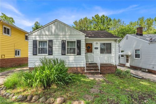12521 Park Knoll Dr, Garfield Heights, OH, 44125-1723 | Card Image