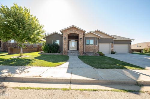 1601 15th Ave W, Dickinson, ND, 58601-3605 | Card Image