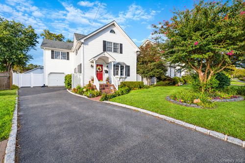 51 Marvin St, Patchogue, NY, 11772-3808 | Card Image