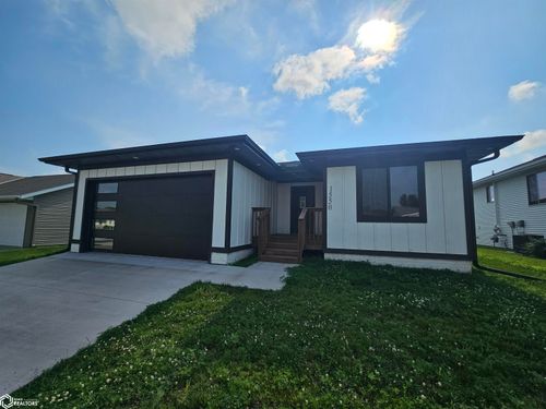 1550 Edgewood Dr, Carroll, IA, 51401-4004 | Card Image