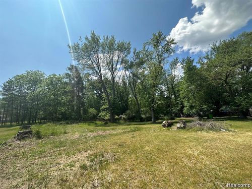 2043 S Long Lake Rd, FENTON, MI, 48430-1453 | Card Image