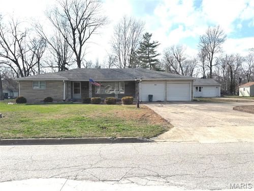331 N Illinois Ave, Salem, IL, 62881-1332 | Card Image