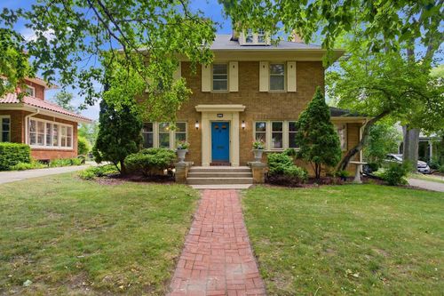 1534 Upper Parkway S, Wauwatosa, WI, 53213 | Card Image
