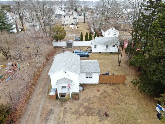 7 &amp; 7R N Washington Avenue, Home with 2 bedrooms, 2 bathrooms and 4 parking in East Lyme CT | Image 23