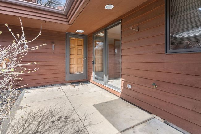 Front entry way | Image 16