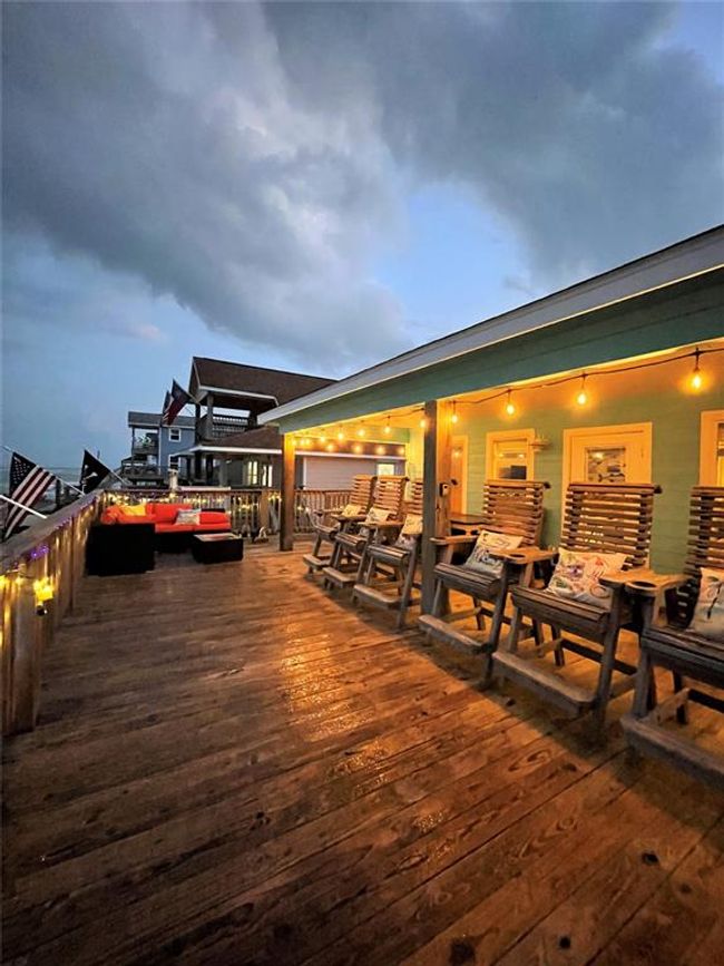 Night view of the front deck | Image 7