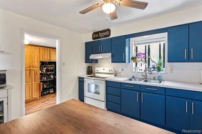 3kitchen2.JPG | Image 9