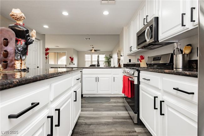 Huge Kitchen in 2300+ Square foot townhome! | Image 11