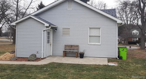 911 W Silver Lake Rd, Fenton, MI, 48430-2626 | Card Image