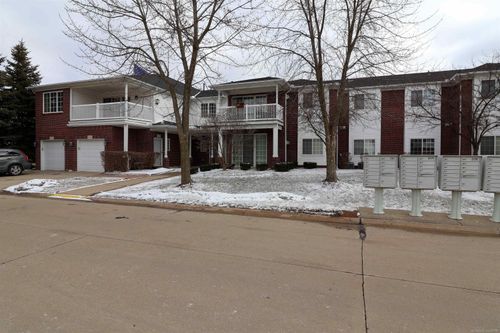 14602 Moravian Manor Cir, Sterling Heights, MI, 48312-7100 | Card Image